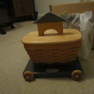 Henn Noah’s ark pull Noah's ark decorative piece